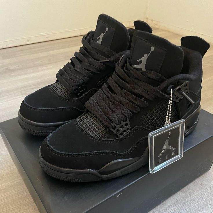 Jordan 4 black cat