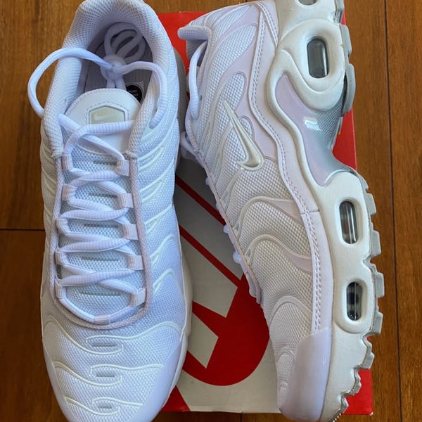 Nike tn white